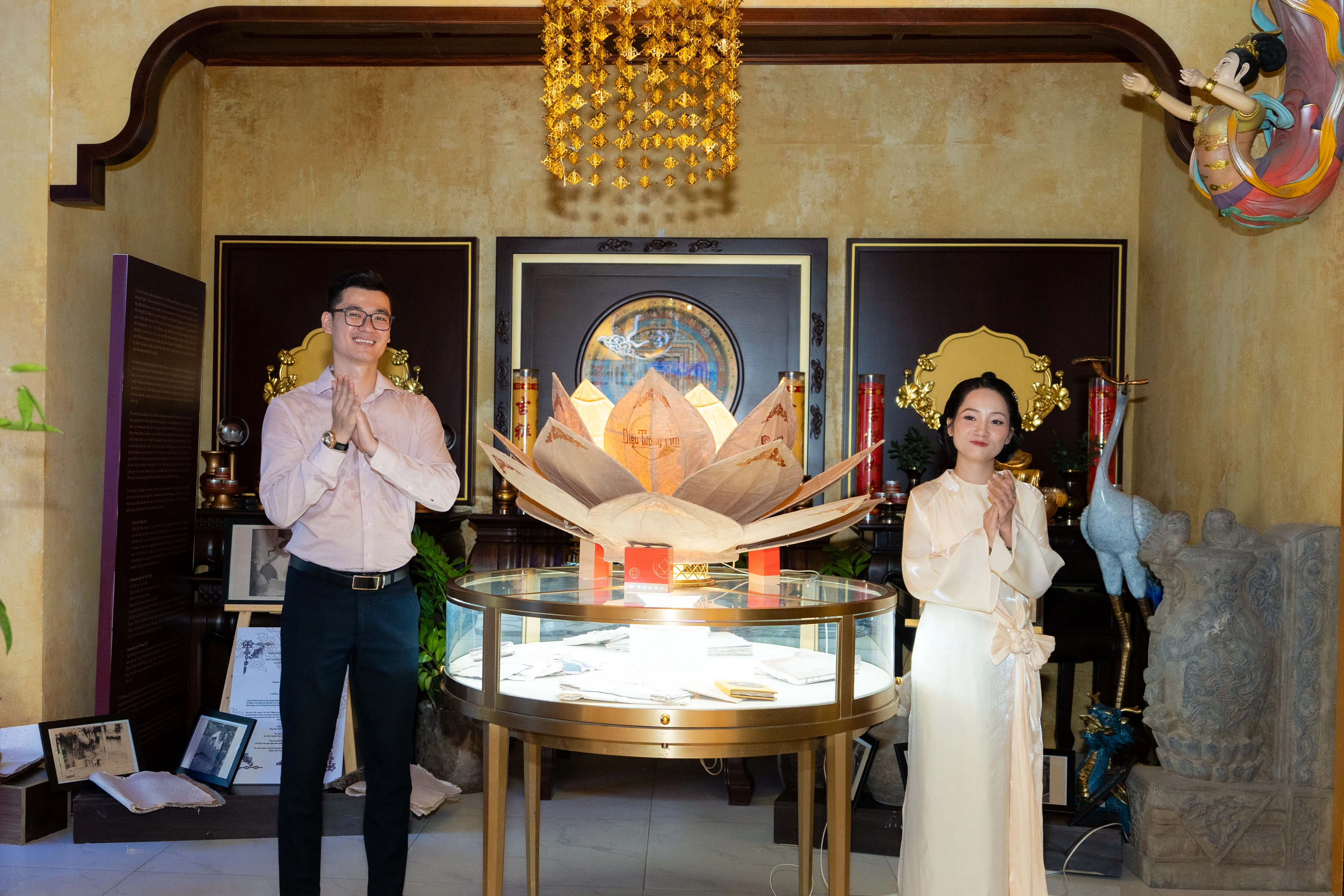 thắp một ngọn đèn nối một tình thân