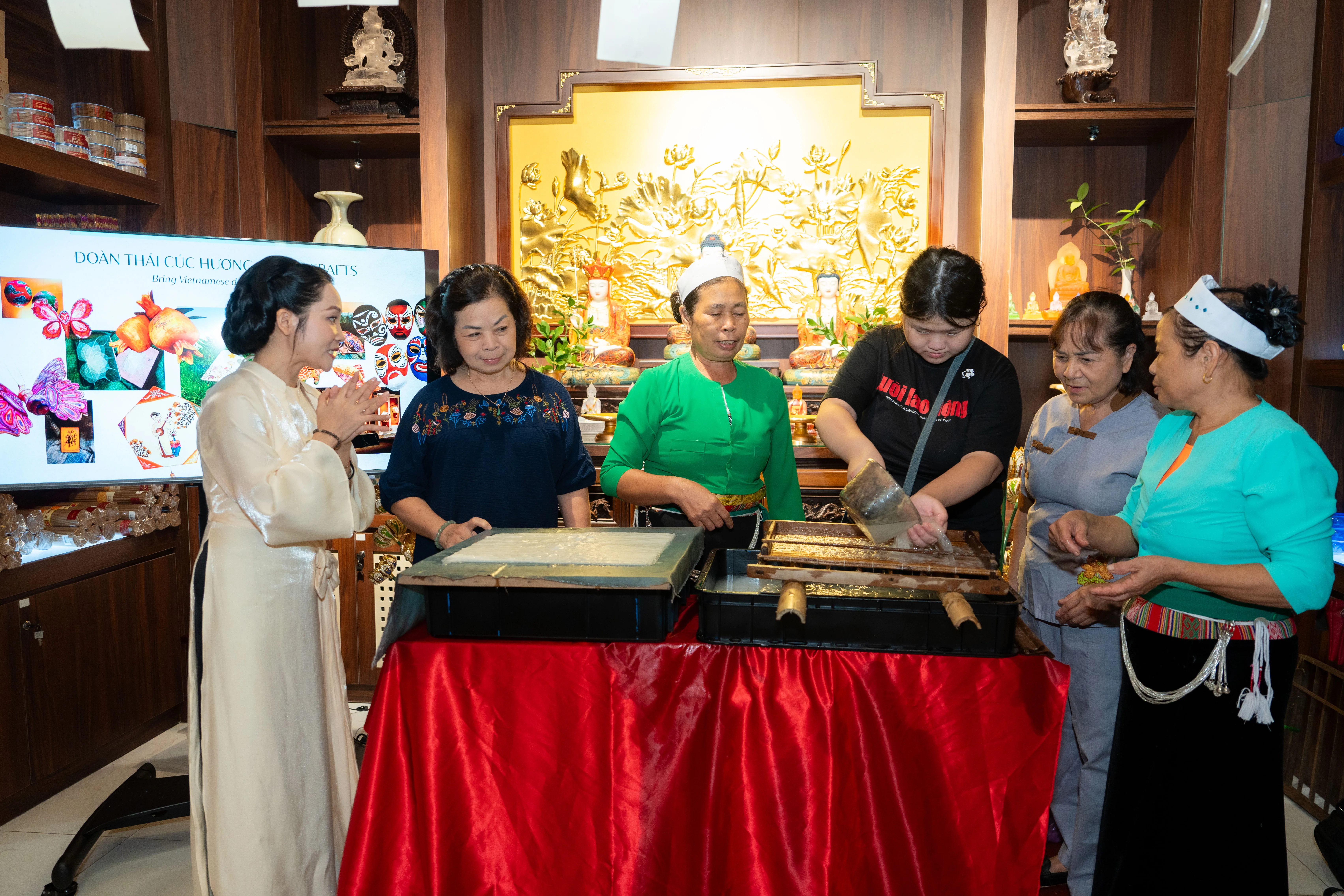 thắp một ngọn đèn nối một tình thân