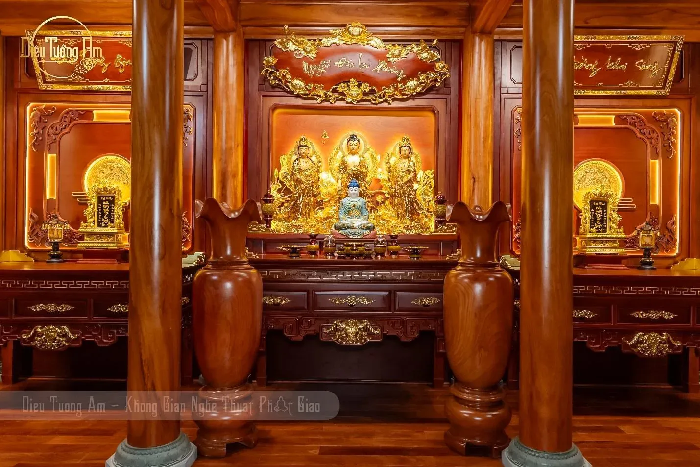 Ancestral hall space for revering the Buddha