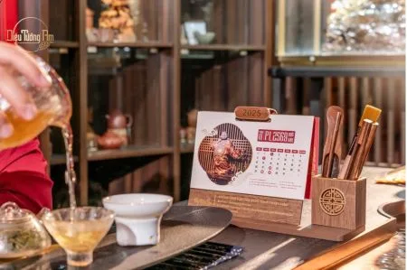 BỘ LỊCH “LINH TỴ AN KHANG - TỨ QUÝ NHƯ Ý” MỪNG XUÂN ẤT TỴ 2025 VIÊN MÃN