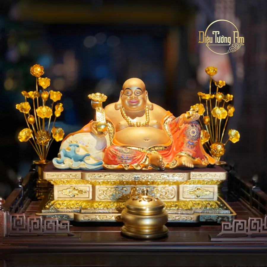 Diệu Tướng Đức Di Lặc mỉm cười phúc hậu, tròn đầy.