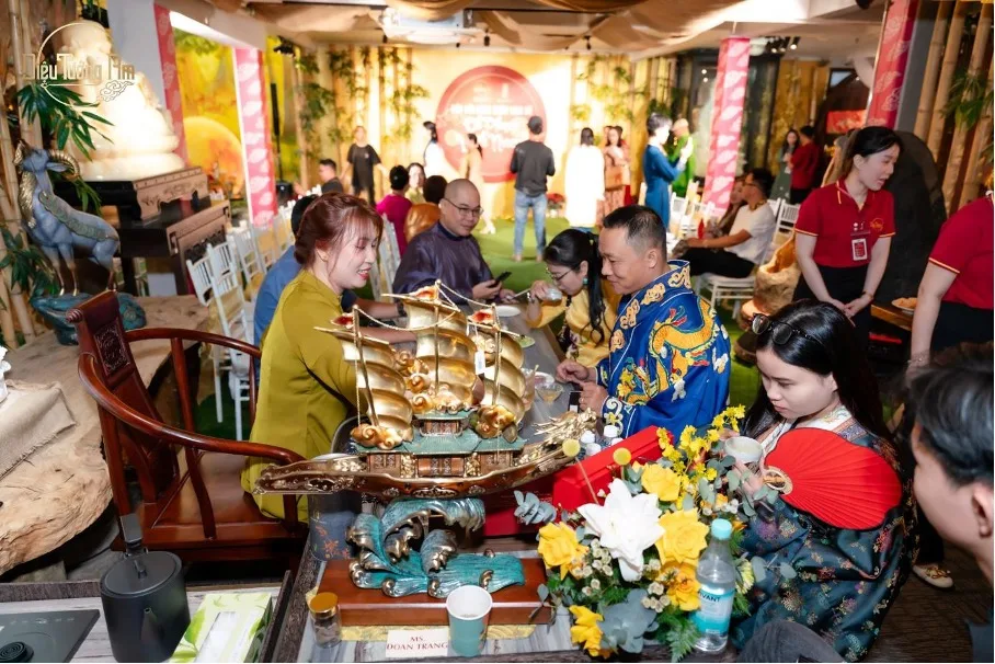 TƯNG BỪNG KHAI MẠC CHUỖI SỰ KIỆN HÀNH TRÌNH KIẾN TẠO AN LẠC - TIẾP NỐI DÒNG CHẢY LỊCH SỬ CỔ PHỤC VIỆT NAM