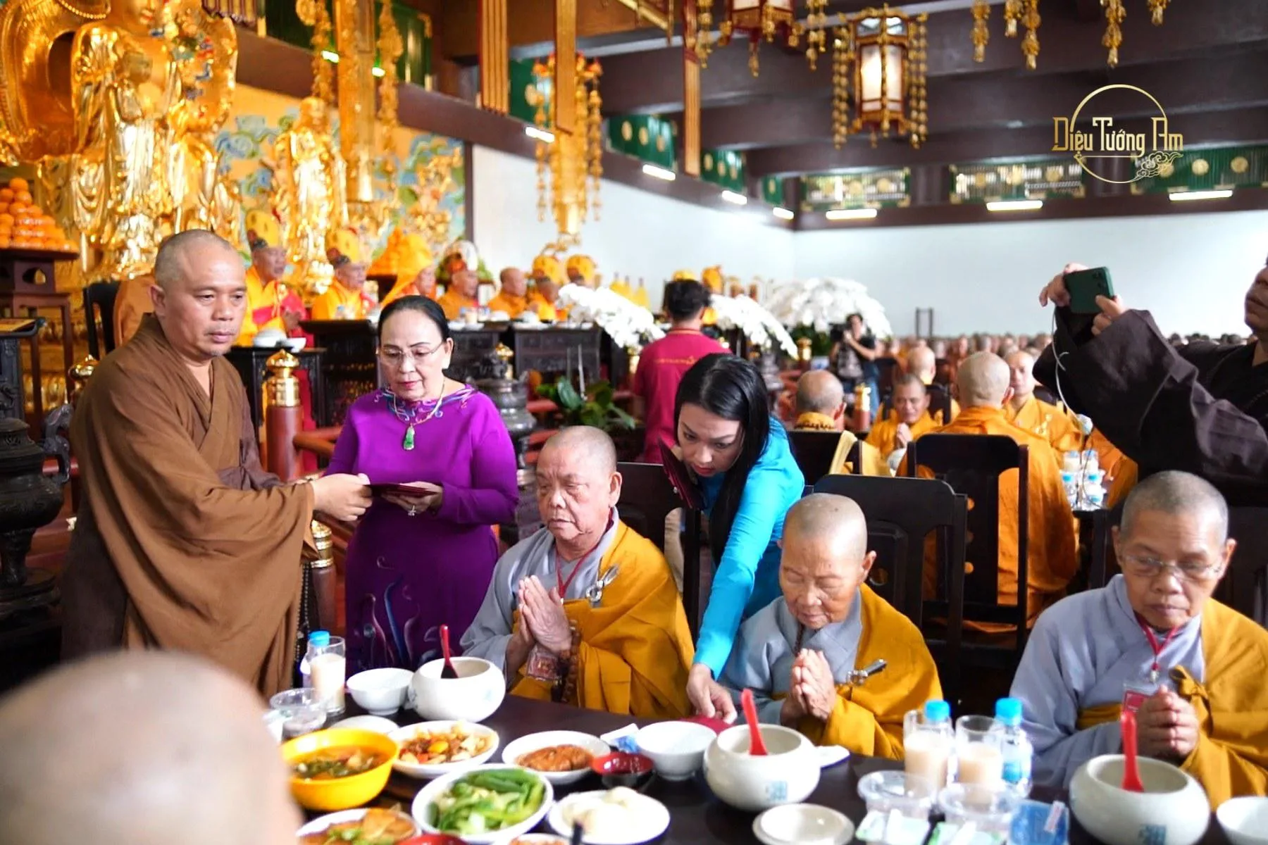 le-cung-duong- trai-tang-dai- gioi-dan-cam-l o-giac-dao10.j pg