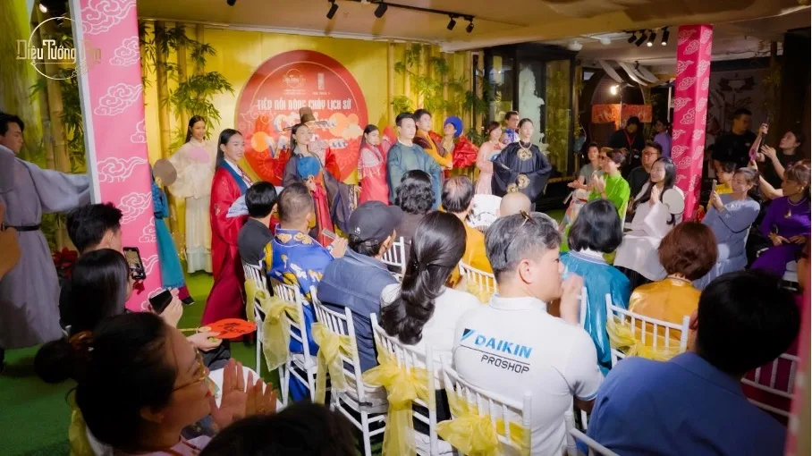 TƯNG BỪNG KHAI MẠC CHUỖI SỰ KIỆN HÀNH TRÌNH KIẾN TẠO AN LẠC - TIẾP NỐI DÒNG CHẢY LỊCH SỬ CỔ PHỤC VIỆT NAM