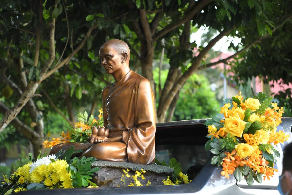 Hành trình cung nghinh và an vị tôn tượng Tôn sư Thiện Phước sau hơn 2 năm tạo dựng