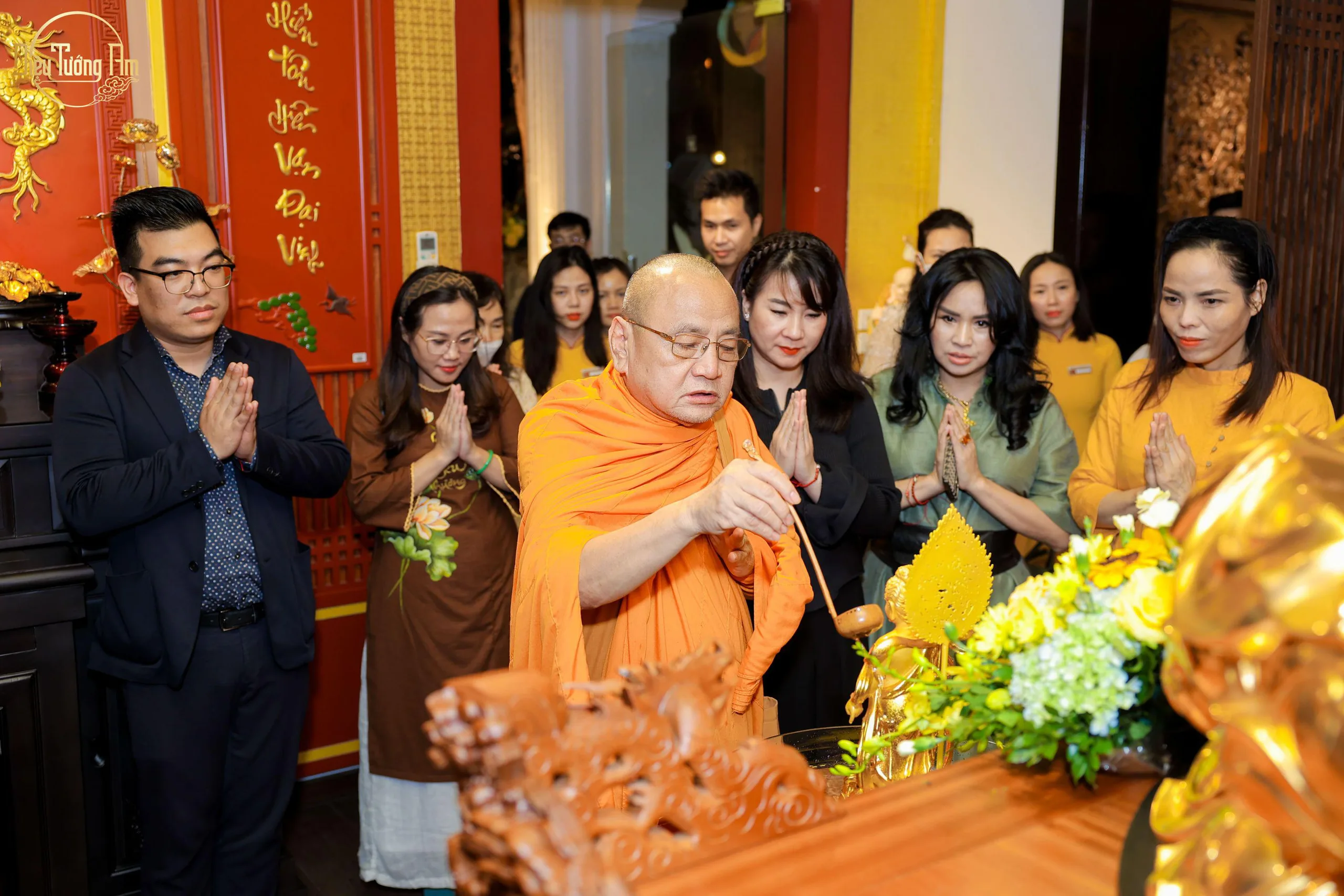 HT.Thích Bửu Chánh thực hiện nghi thức tắm Phật  trang nghiêm tại Diệu Tướng Am Hà Nội