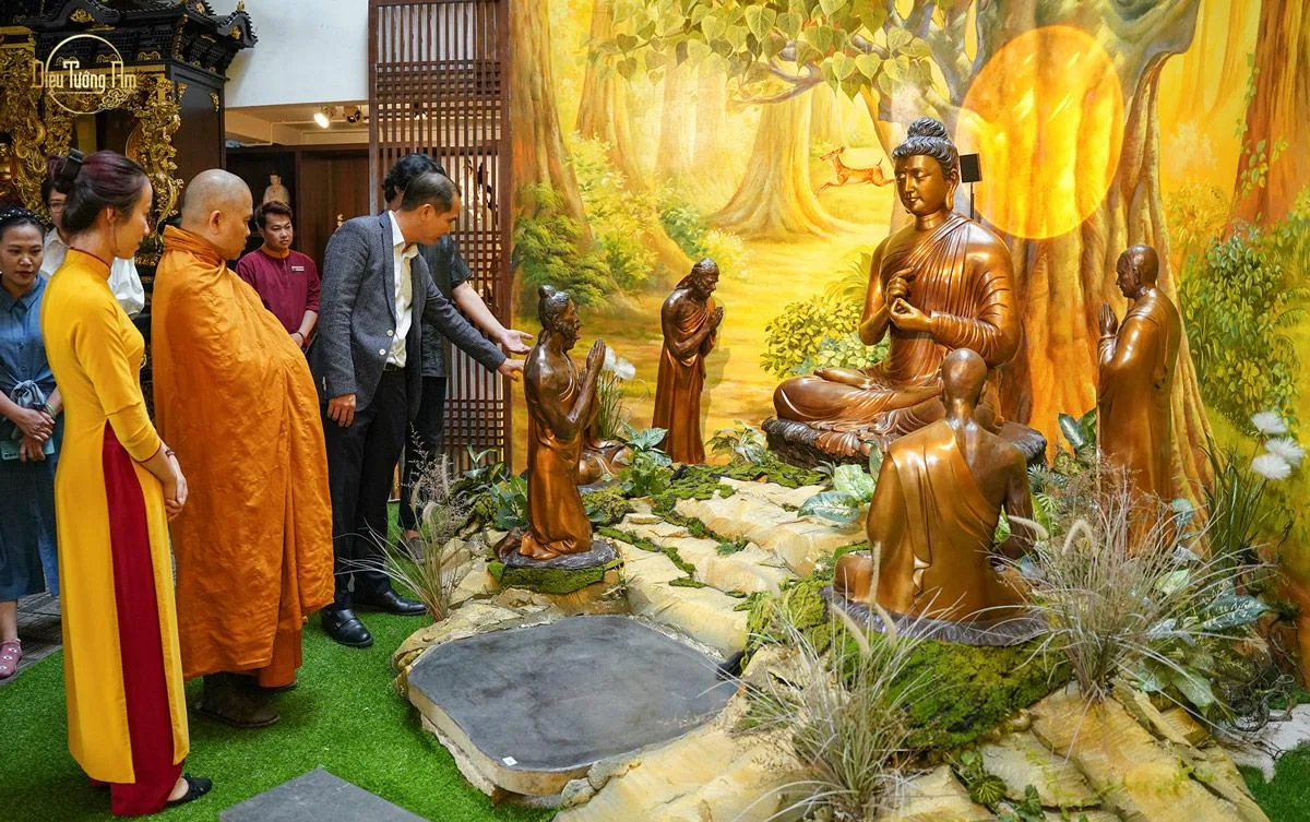 LỄ TAM HỢP - ĐỨC PHẬT THÀNH ĐẠO MỞ RA CON ĐƯỜNG ÁNH SÁNG CỦA NHÂN LOẠI