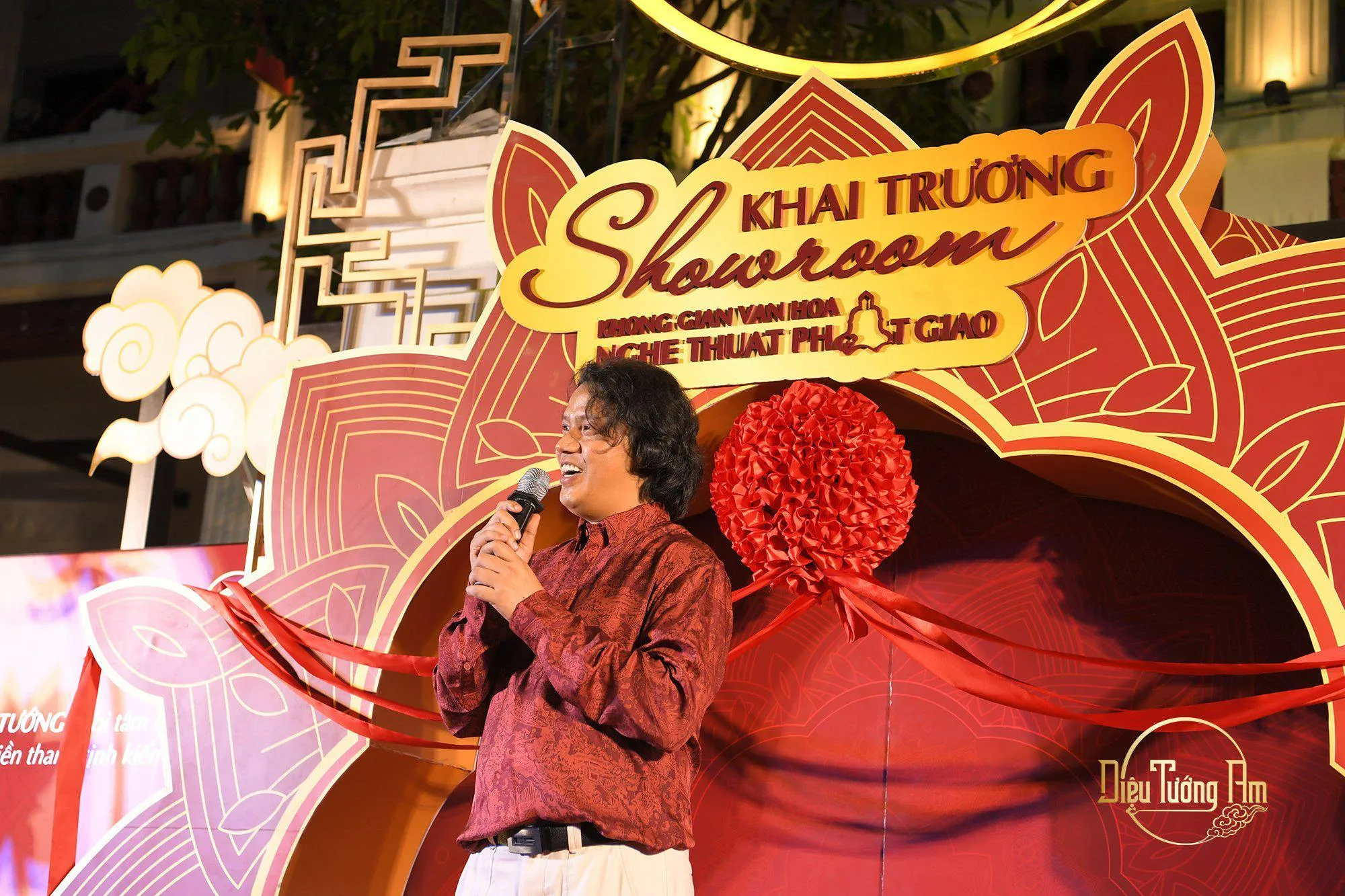 Đại diện Diệu Tướng Am, Ông Trương Huệ Khương lên sân khấu có đôi lời chia sẻ cùng các quý vị quan khách.