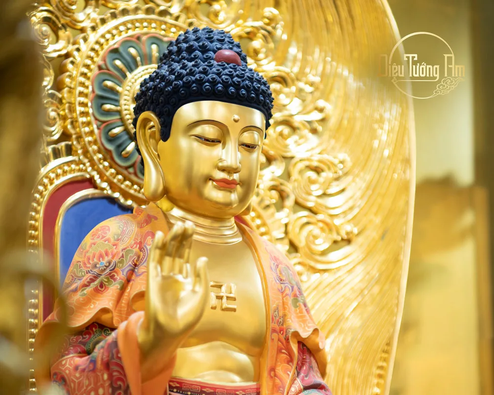 Diệu Tướng Phật A Di Đà ngồi kiết già trên tòa sen thanh tịnh.