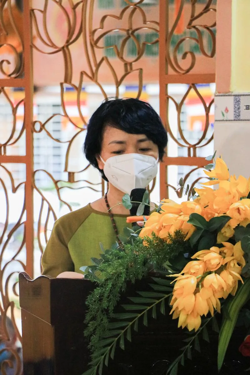 Bà Nguyễn Thị Hồng Tuyết (pháp danh An Vân) - Phó Tổng giám đốc Diệu Tướng Am có đôi lời phát biểu và tri ân