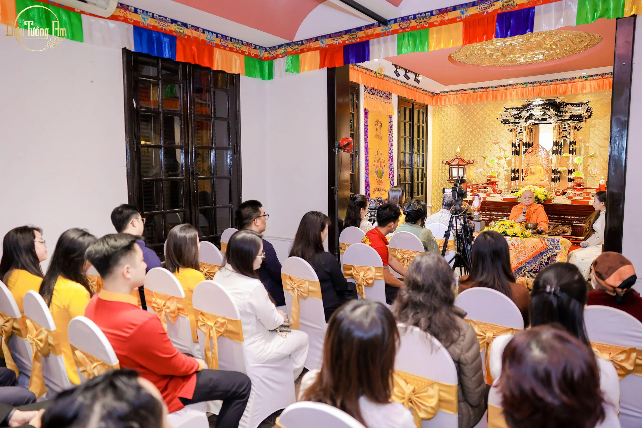 Quý Phật tử, Quý khách hàng tĩnh tâm lắng nghe lời dạy của HT.Thích Bửu Chánh