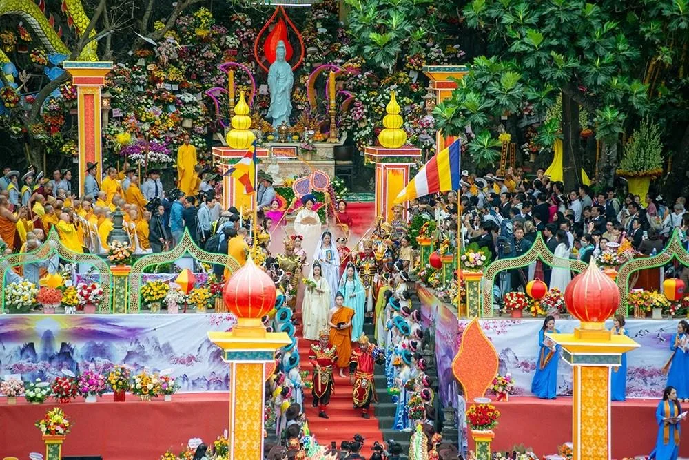 HÀNH TRÌNH MANG DIỆU TƯỚNG HIỆN NƠI NƠI: LAN TỎA HẠNH NGUYỆN TỪ BI KHẮP BA MIỀN TỔ QUỐC