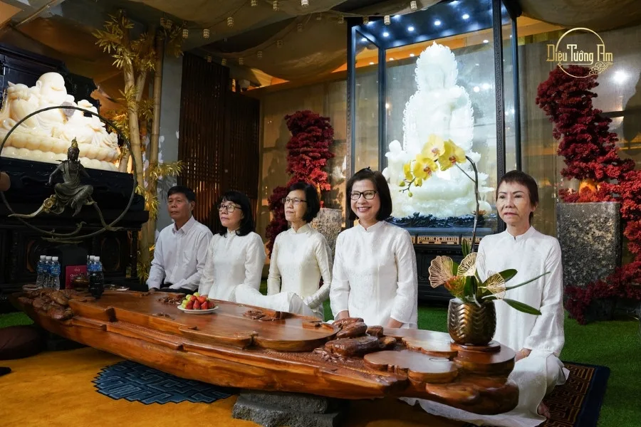 Phật tử tham dự hoan hỷ lắng nghe những lời đạo từ của Ni sư
