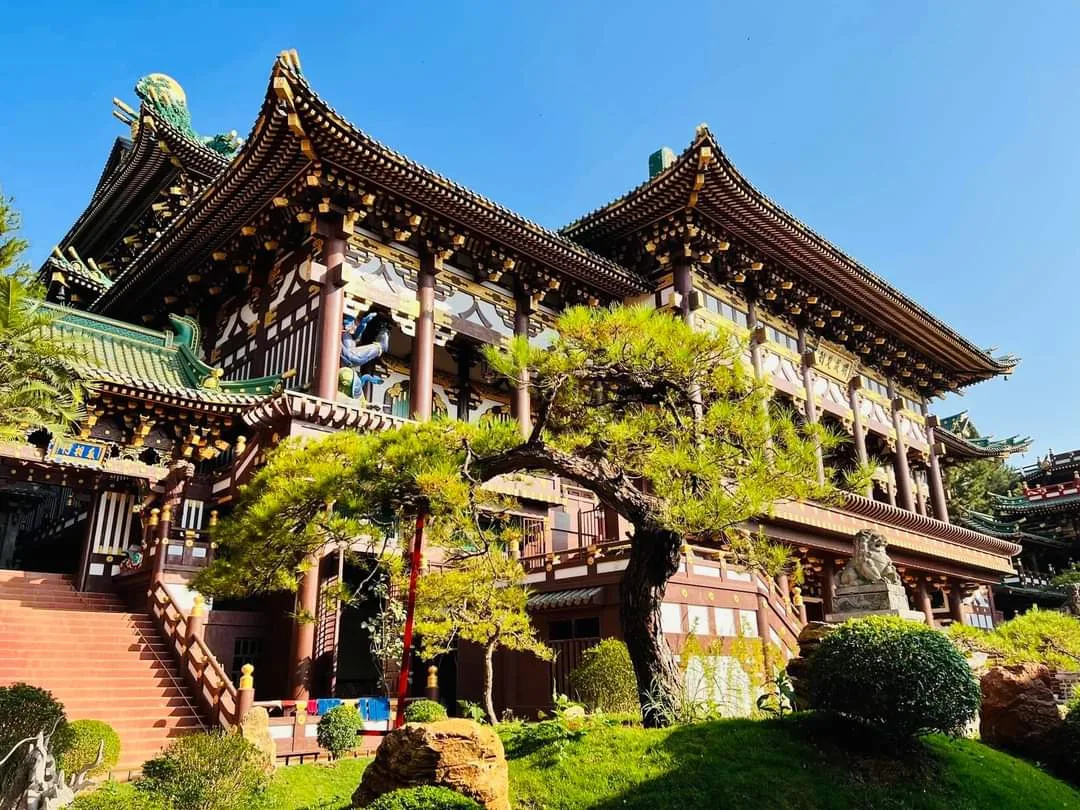 Không gian chùa Minh thành gây ấn tượng mạnh mẽ với bất cứ ai may mắn một lần ghé thăm