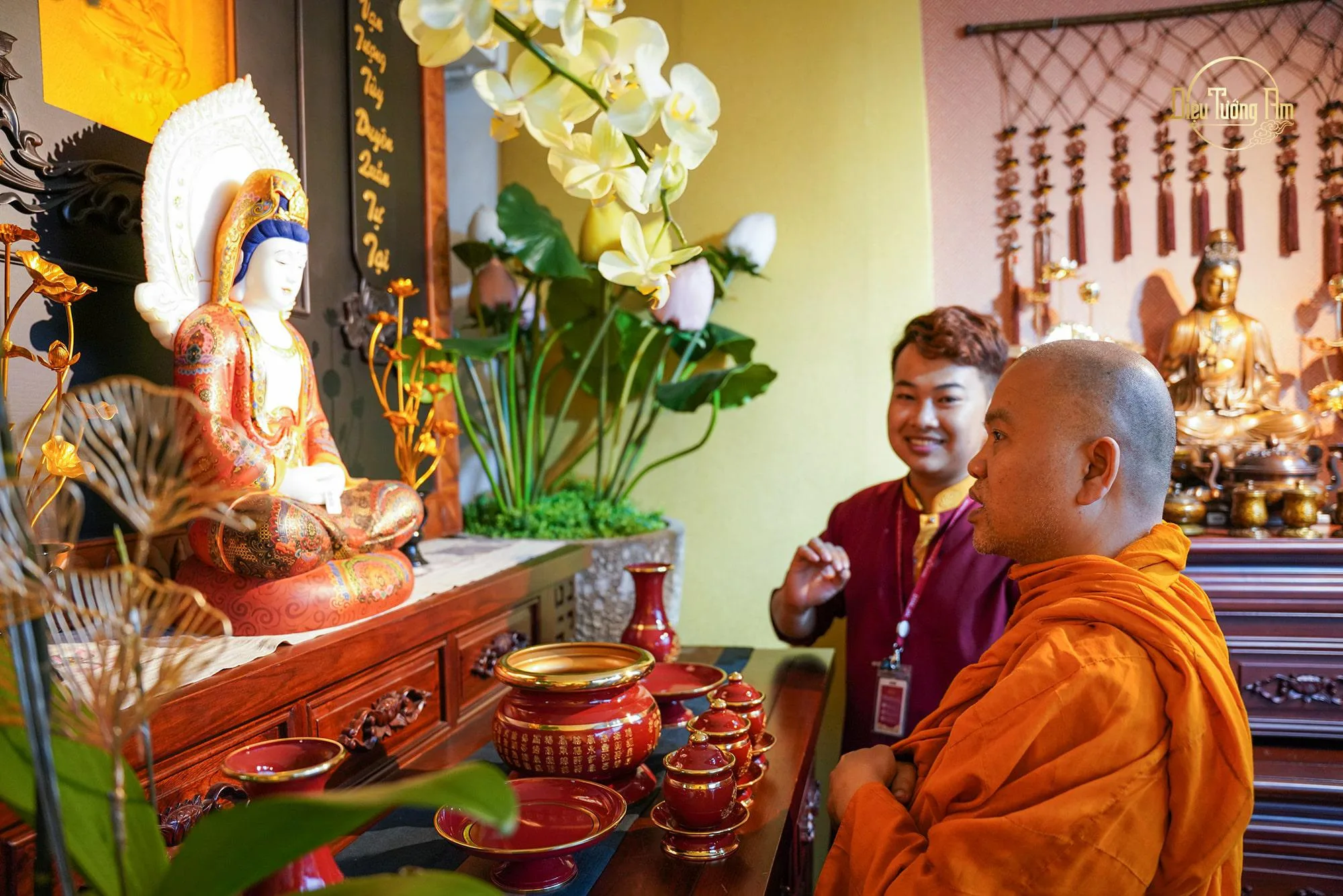 tt.-thich-giac -hoang-tham-qu an-showroom-di eu-tuong-am-3. jpg