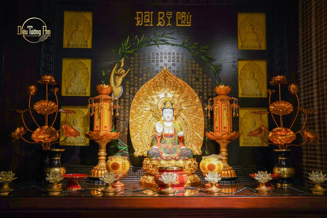 Tôn Tượng Quán Âm Tống Tử được an vị trang nghiêm trên khám thờ gỗ.