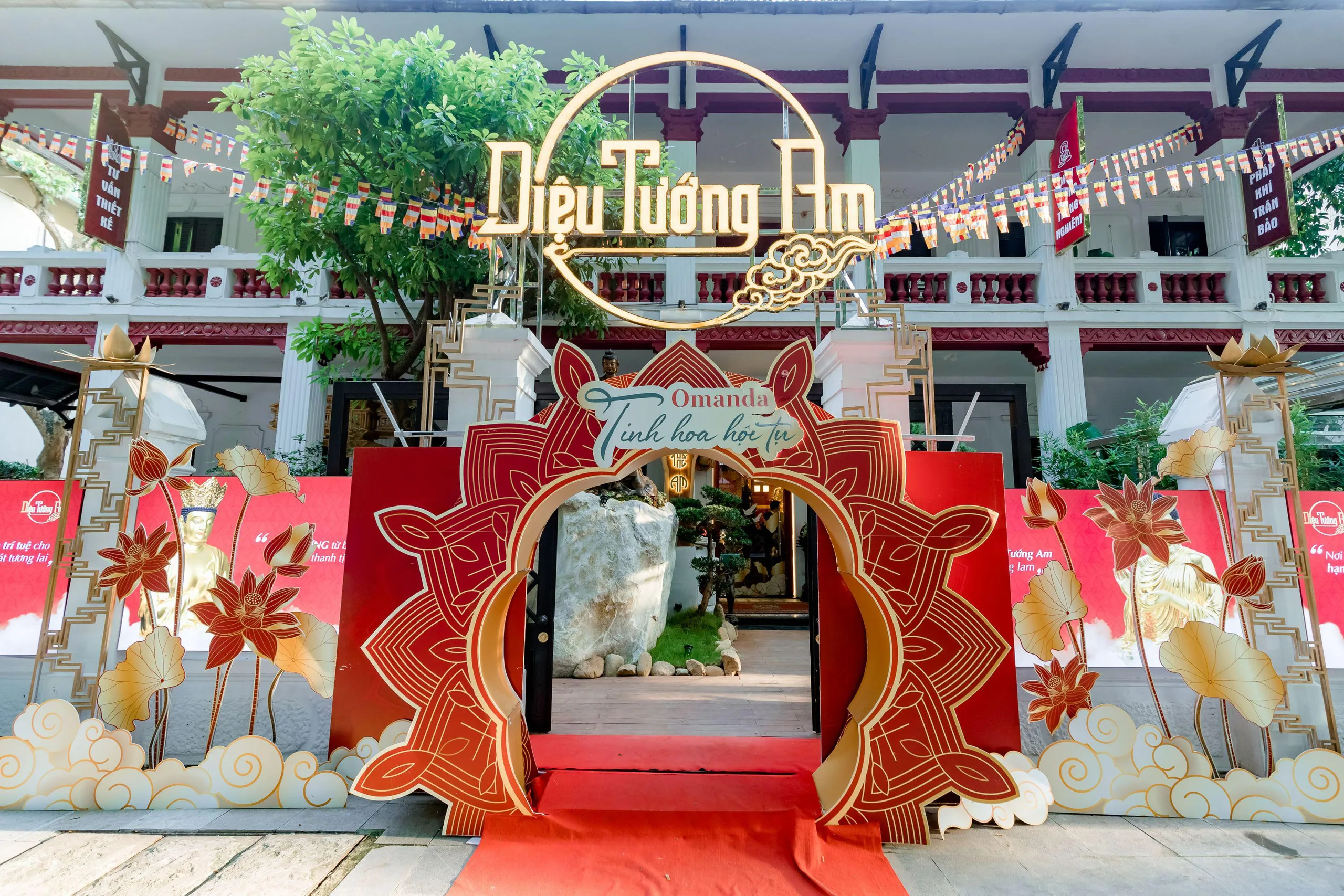Không gian nghệ thuật Phật giáo Diệu Tướng Am tọa lạc tại 13 Trần Hưng Đạo, Q. Hoàn Kiếm, Hà Nội.