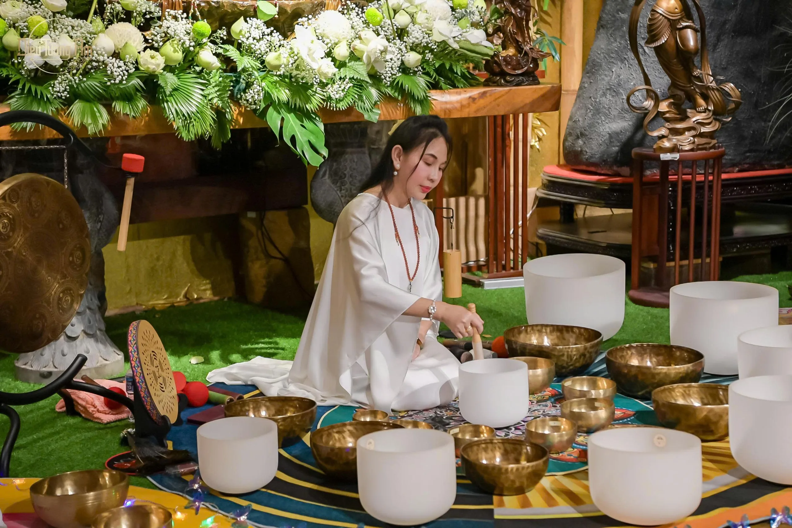Nhà giáo dục – Chuyên gia chữa lành bằng âm thanh chuông xoay Himalaya - Ms. Xuân Lan