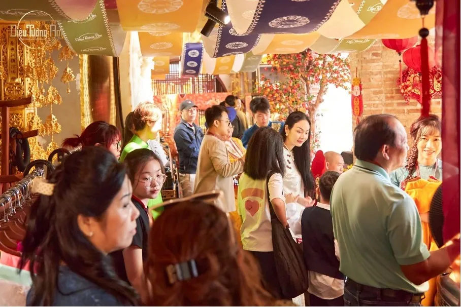 TƯNG BỪNG KHAI MẠC CHUỖI SỰ KIỆN HÀNH TRÌNH KIẾN TẠO AN LẠC - TIẾP NỐI DÒNG CHẢY LỊCH SỬ CỔ PHỤC VIỆT NAM