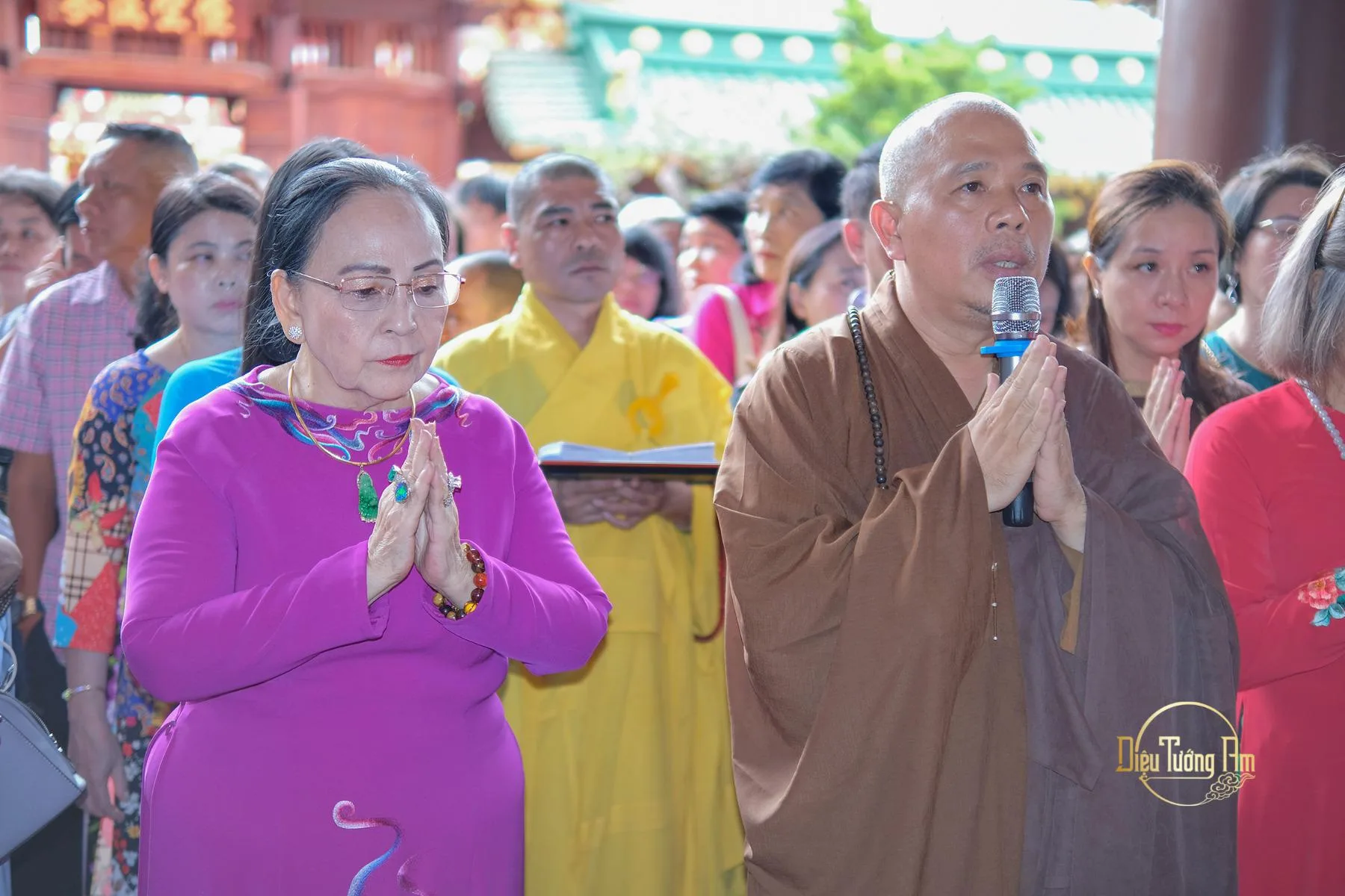 Thay mặt Phật tử tham dự lễ cúng dường, TT. Thích Tâm Mãn, trụ trì chùa Minh Thành, thành phố Pleaiku, tỉnh Gia Lai tác bạch cúng dường.