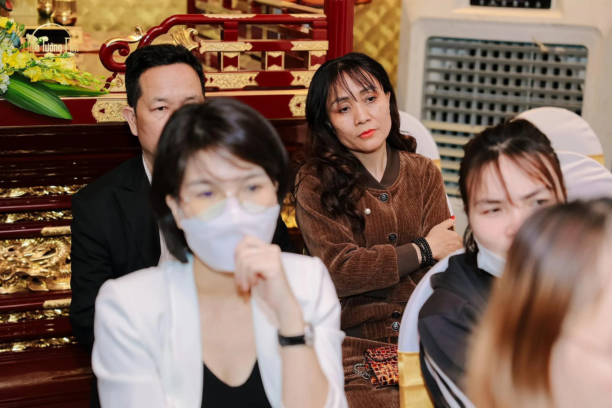 Quý Phật tử, Quý khách hàng thành tâm lắng nghe những lời giảng pháp từ ĐĐ. Thích Đạo Thịnh