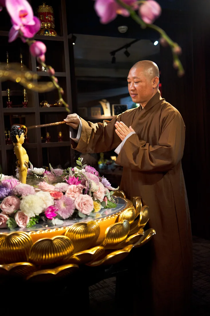 Sám tụng khánh đản là một việc làm mang nhiều lợi lạc lớn được thực hiện khi mùa Phật đản về